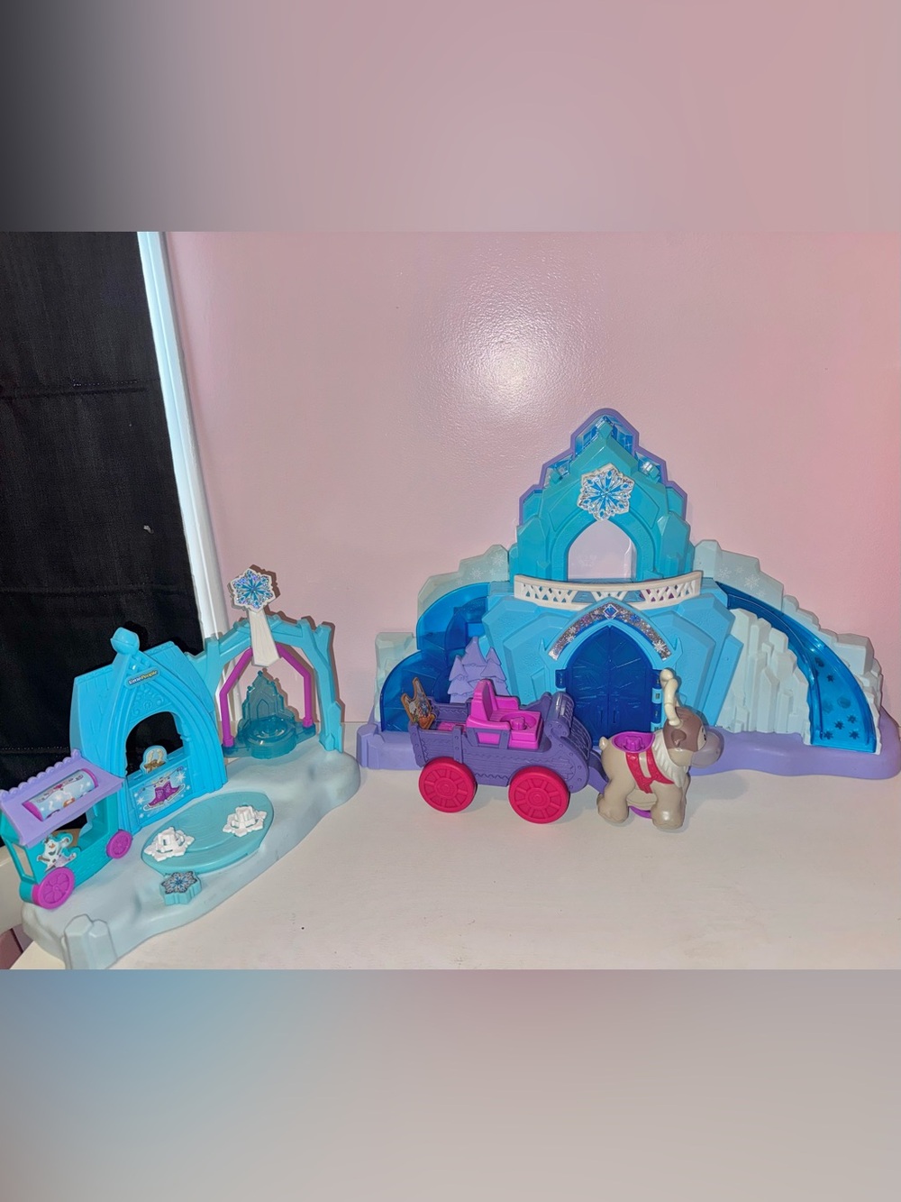 Disney Princess Ice Castle Playset Carriage frozen little people fisher price